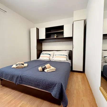 Apartman Car By Interhome